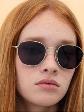 Illesteva Sunglasses Case & sunglasses